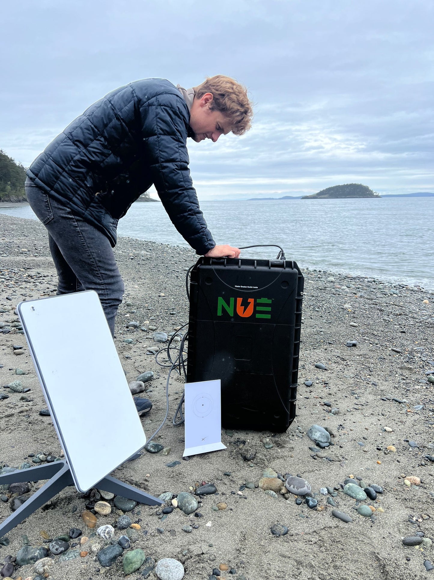 SunCase™ 3651 – Portable Power Grid in a Case